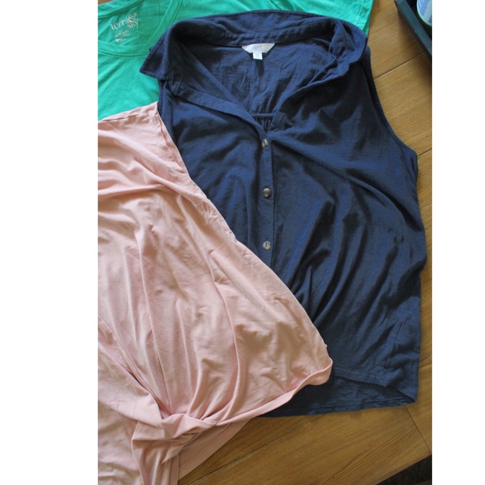 (4) Piece Women’s Plus Short Sleeve Preowned Tops 2X XXL - Picture 5 of 6